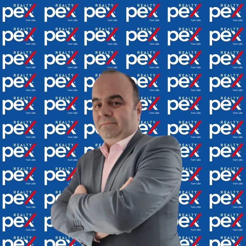 Atakan Ekmekçi – Pex Realty danışmanı
